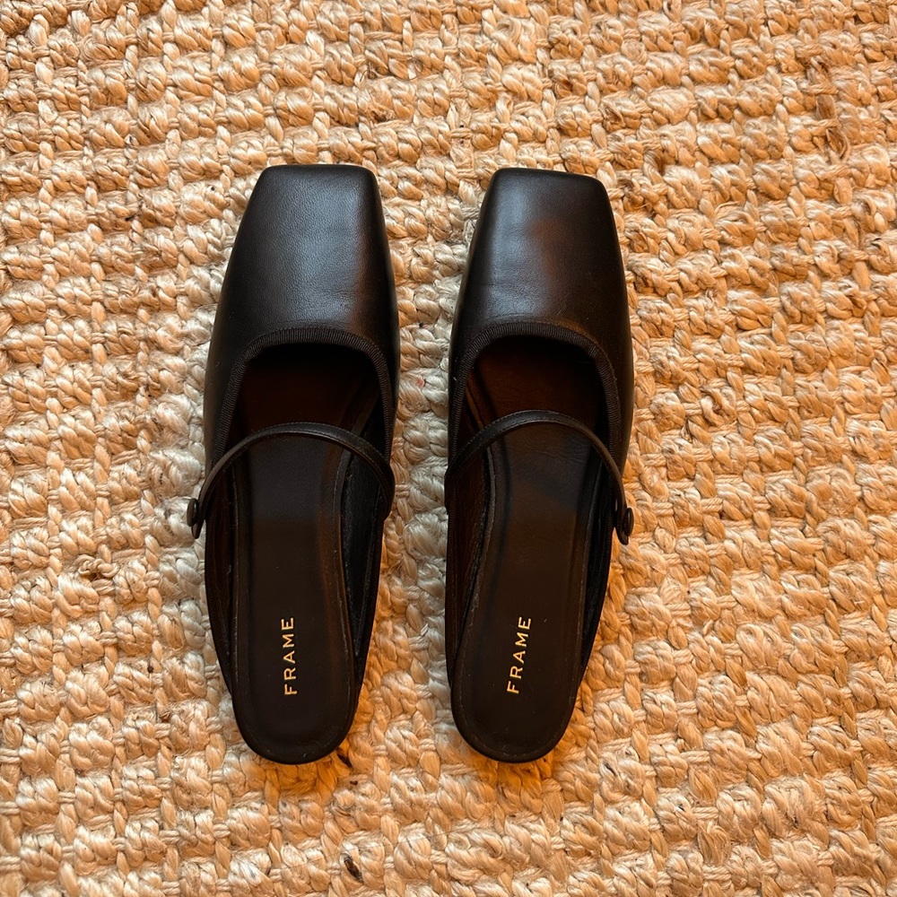 Frame ballet slippers